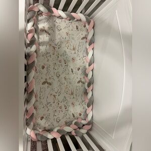 Girl baby braided crib guard in perfect condition